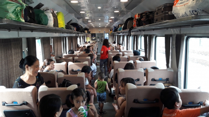 voyager en train au vietnam habitants